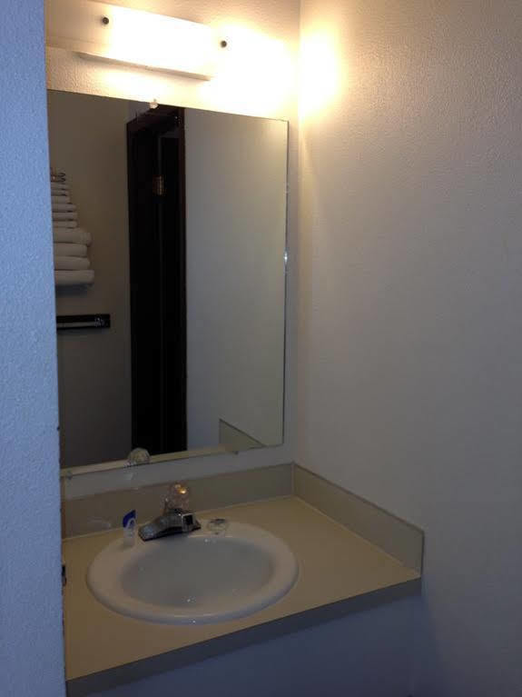 Americas Best Value Inn Laramie Exteriör bild