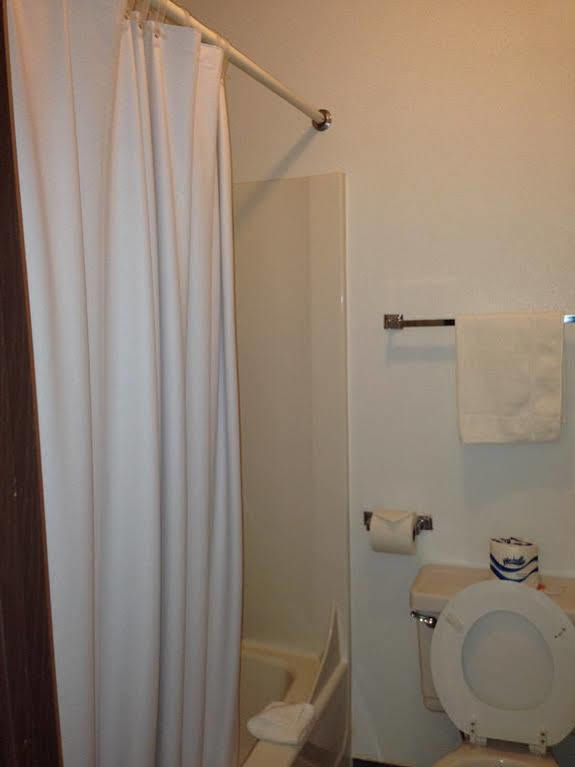Americas Best Value Inn Laramie Exteriör bild
